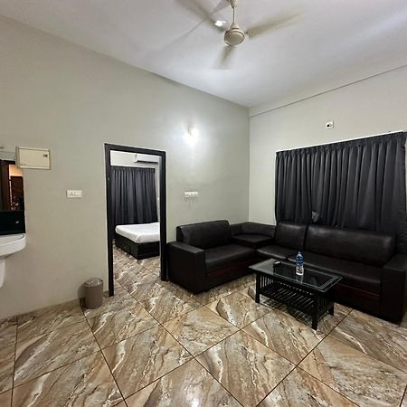 Zahir Residency Hotel Kondotty Buitenkant foto