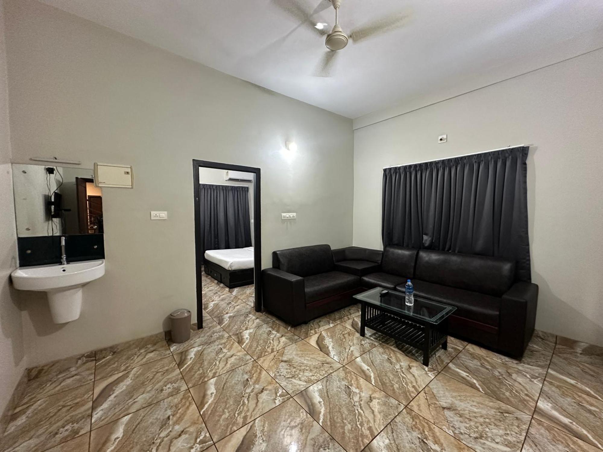 Zahir Residency Hotel Kondotty Buitenkant foto