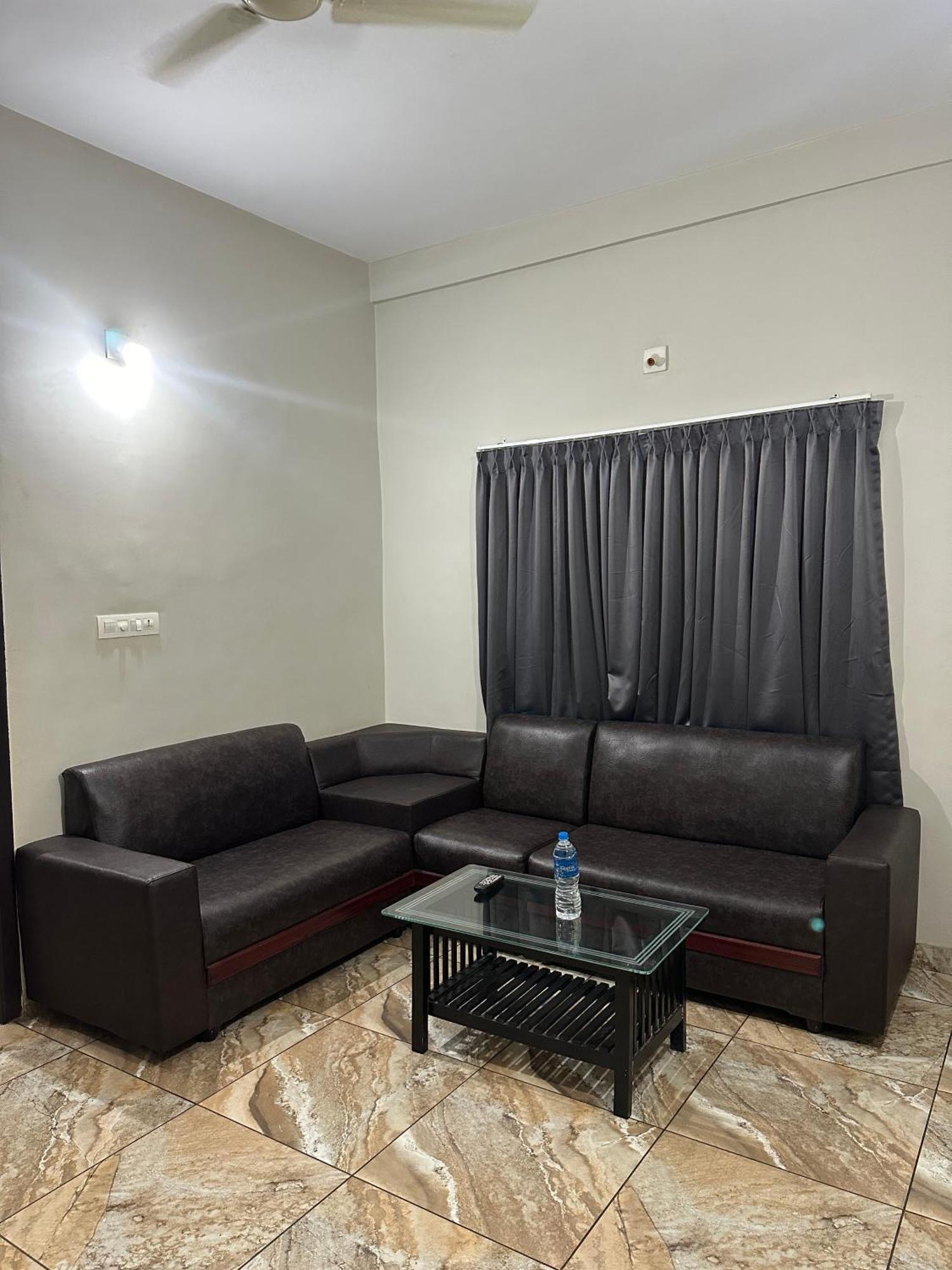 Zahir Residency Hotel Kondotty Buitenkant foto