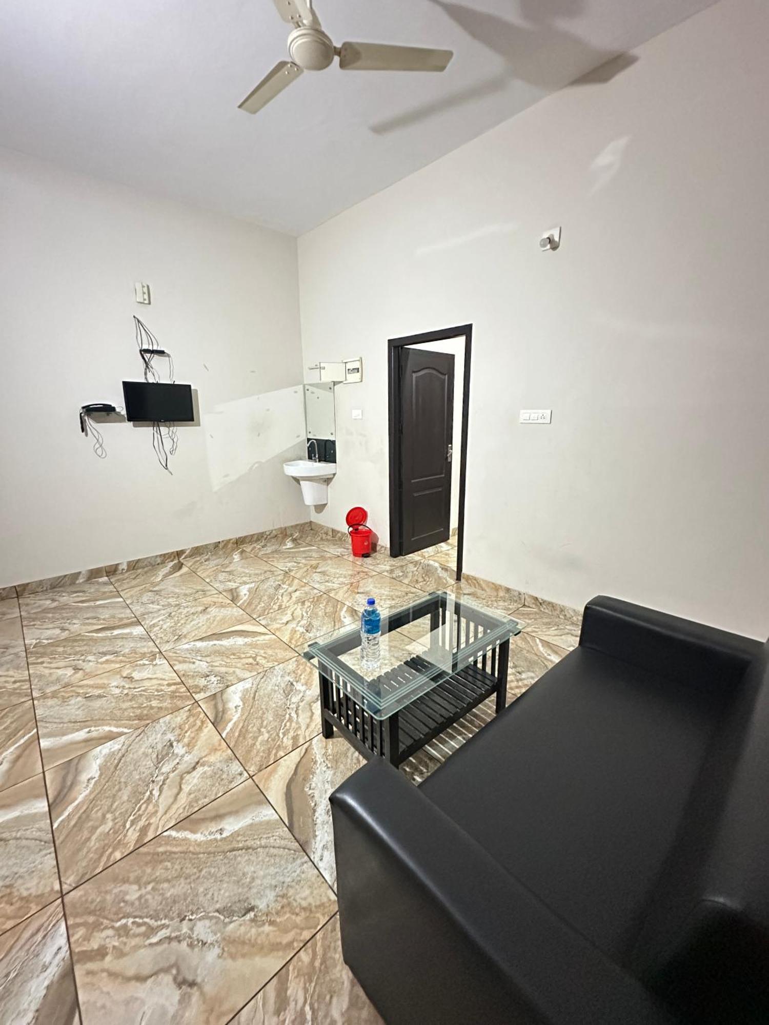 Zahir Residency Hotel Kondotty Buitenkant foto