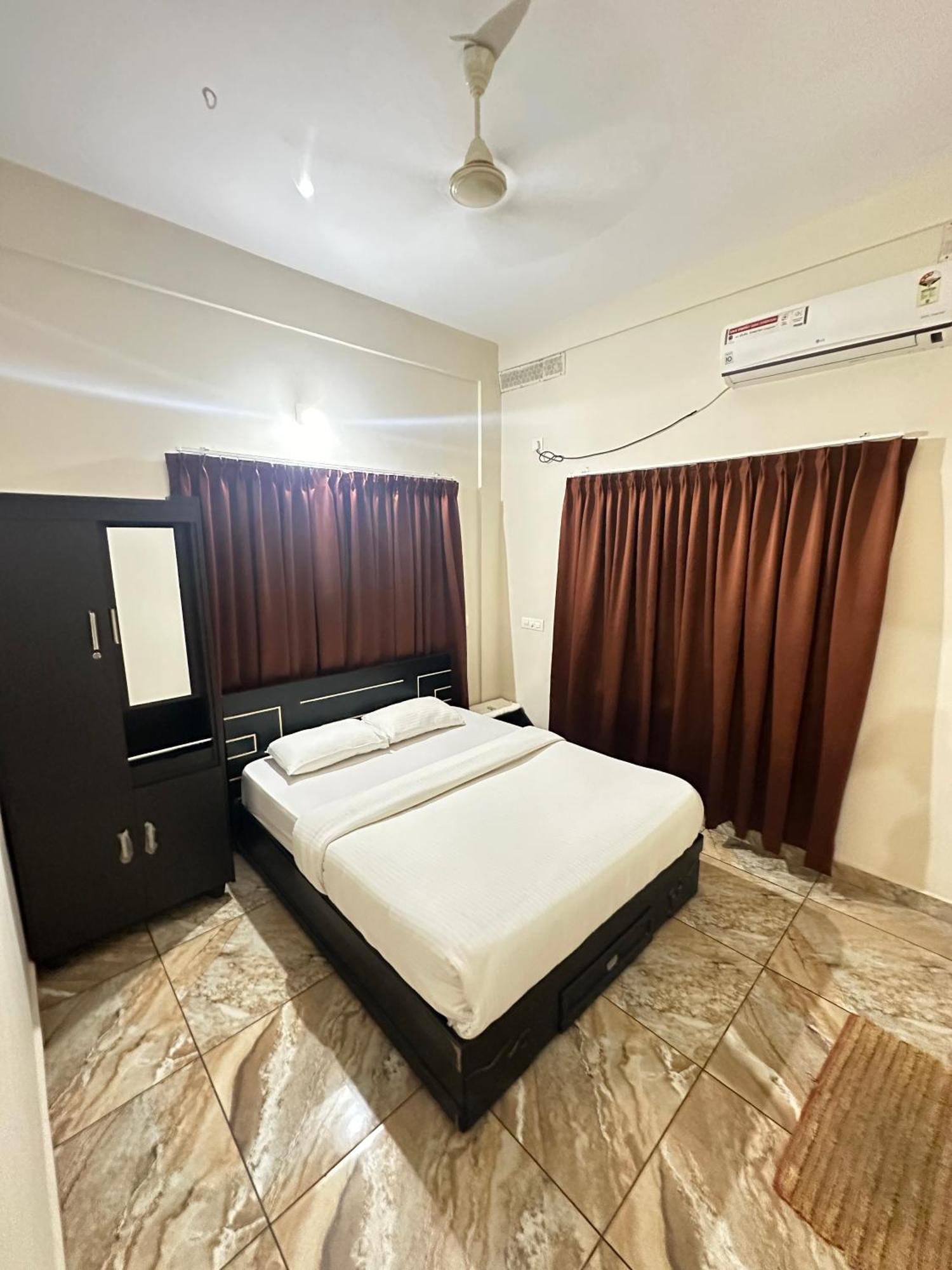 Zahir Residency Hotel Kondotty Buitenkant foto