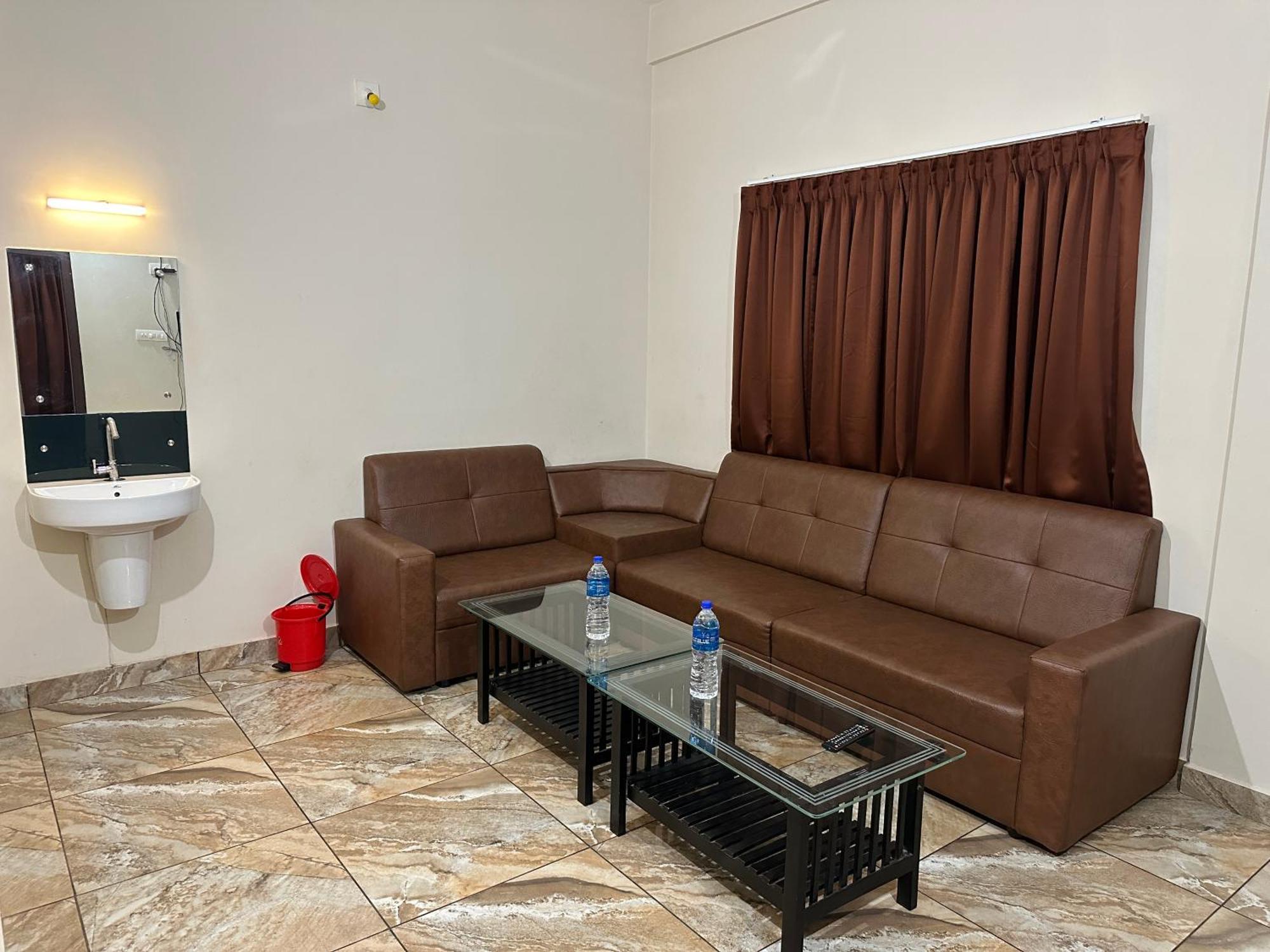 Zahir Residency Hotel Kondotty Buitenkant foto